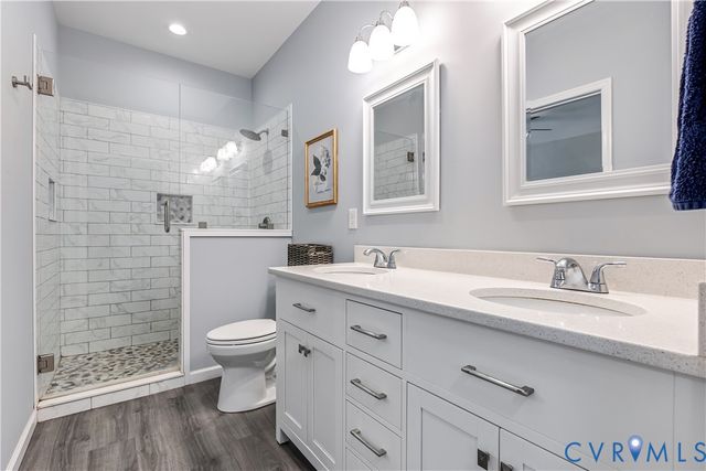 6852 Watch Harbour Cir, Hayes, VA 23072