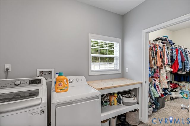 6852 Watch Harbour Cir, Hayes, VA 23072