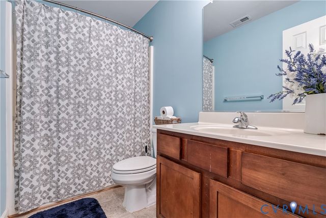 6852 Watch Harbour Cir, Hayes, VA 23072