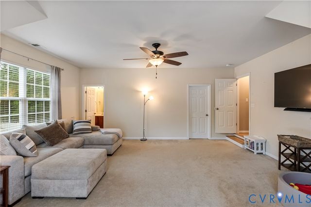 6852 Watch Harbour Cir, Hayes, VA 23072