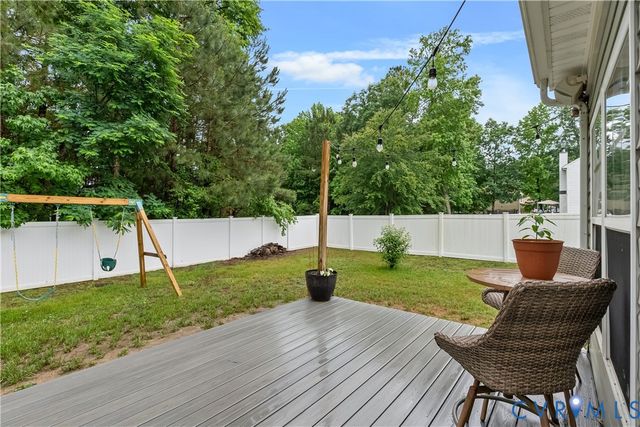 6852 Watch Harbour Cir, Hayes, VA 23072