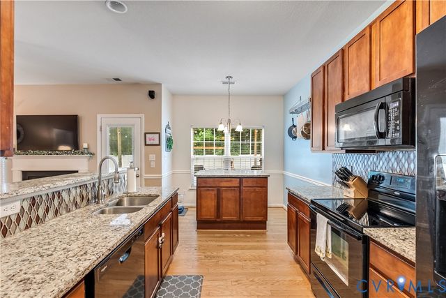6852 Watch Harbour Cir, Hayes, VA 23072