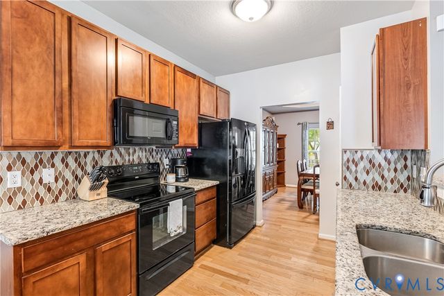 6852 Watch Harbour Cir, Hayes, VA 23072