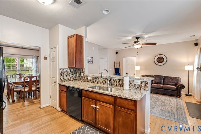 6852 Watch Harbour Cir, Hayes, VA 23072