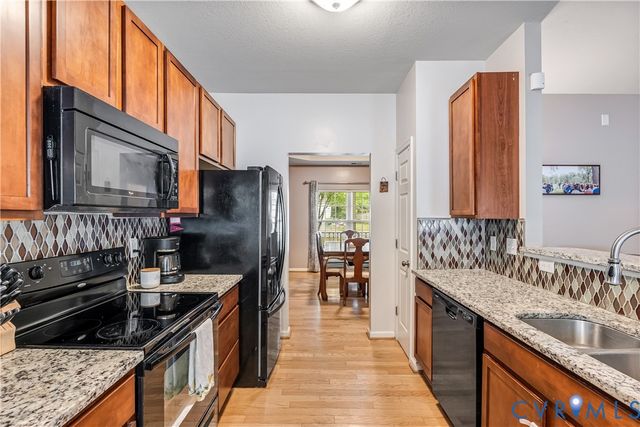 6852 Watch Harbour Cir, Hayes, VA 23072