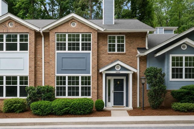 1069 Woodbridge Hollow NE, Atlanta, GA 30306