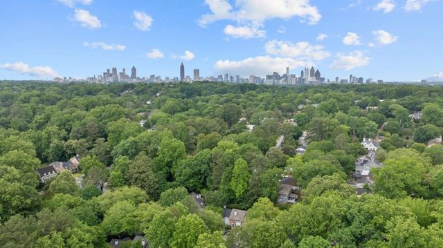 1069 Woodbridge Hollow NE, Atlanta, GA 30306