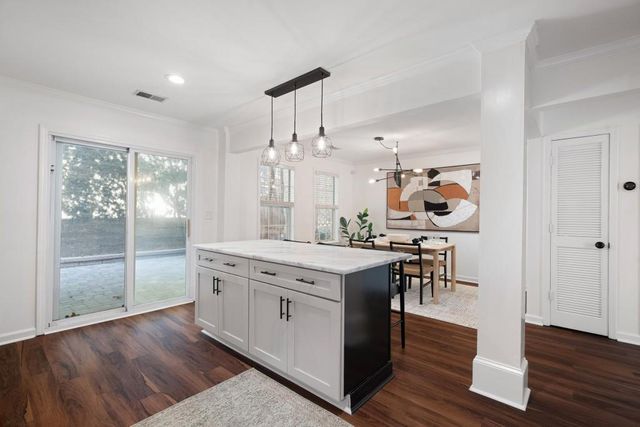 1069 Woodbridge Hollow NE, Atlanta, GA 30306