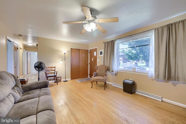 3335 COLBY LN, Dover, PA 17315