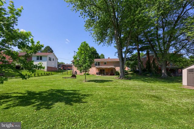 3335 COLBY LN, Dover, PA 17315