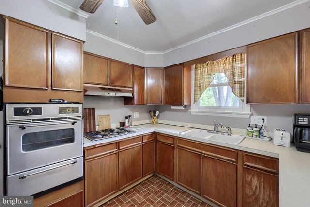 3335 COLBY LN, Dover, PA 17315