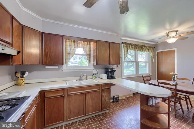 3335 COLBY LN, Dover, PA 17315