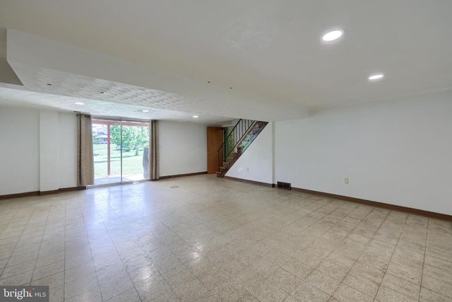 3335 COLBY LN, Dover, PA 17315