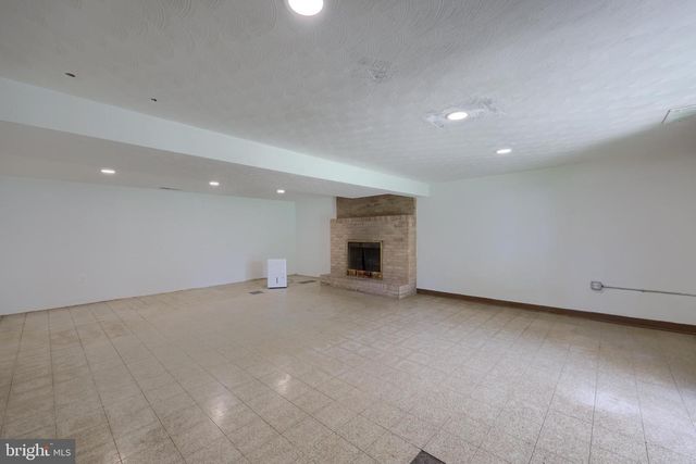 3335 COLBY LN, Dover, PA 17315