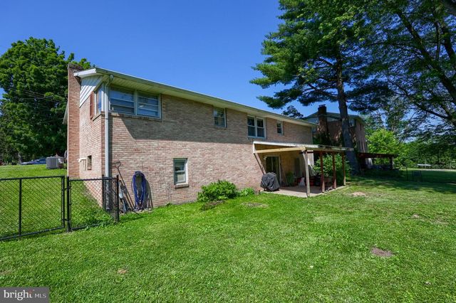 3335 COLBY LN, Dover, PA 17315
