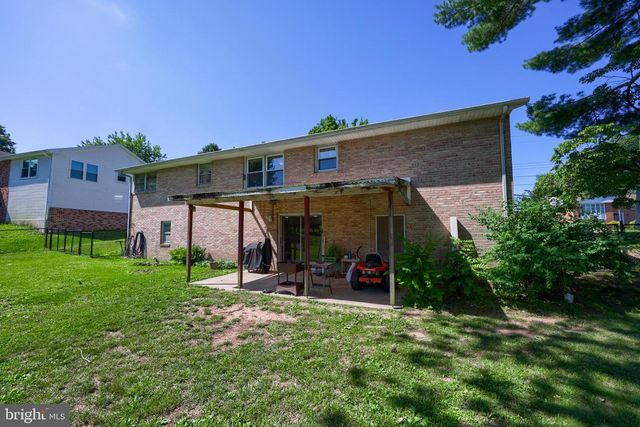 3335 COLBY LN, Dover, PA 17315