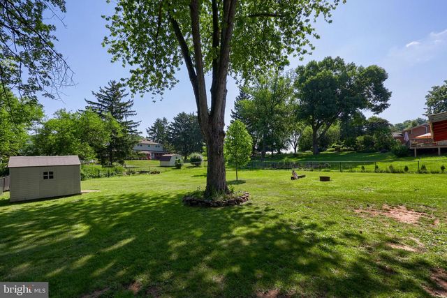 3335 COLBY LN, Dover, PA 17315