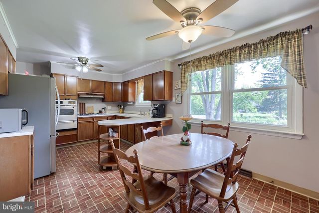 3335 COLBY LN, Dover, PA 17315