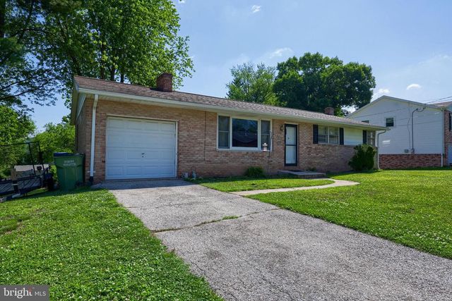 3335 COLBY LN, Dover, PA 17315