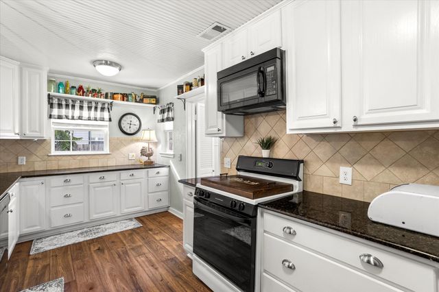 609 N Sherman Street, Ennis, TX 75119
