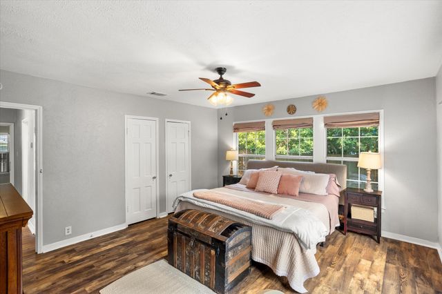 609 N Sherman Street, Ennis, TX 75119