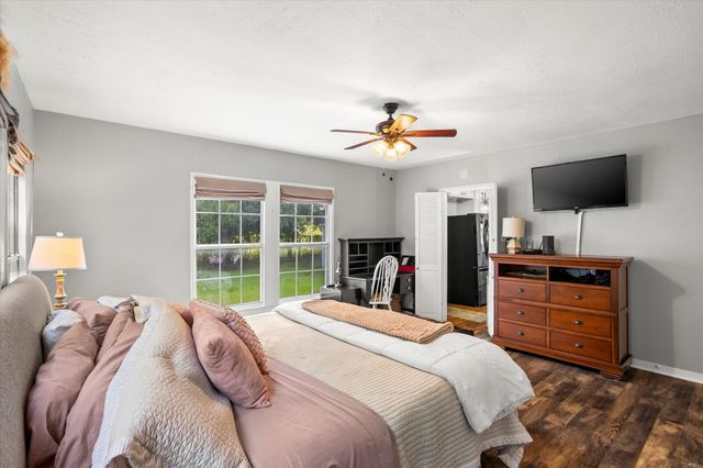 609 N Sherman Street, Ennis, TX 75119