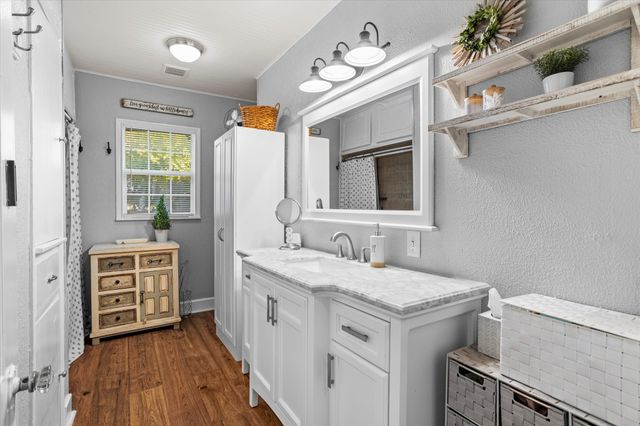 609 N Sherman Street, Ennis, TX 75119