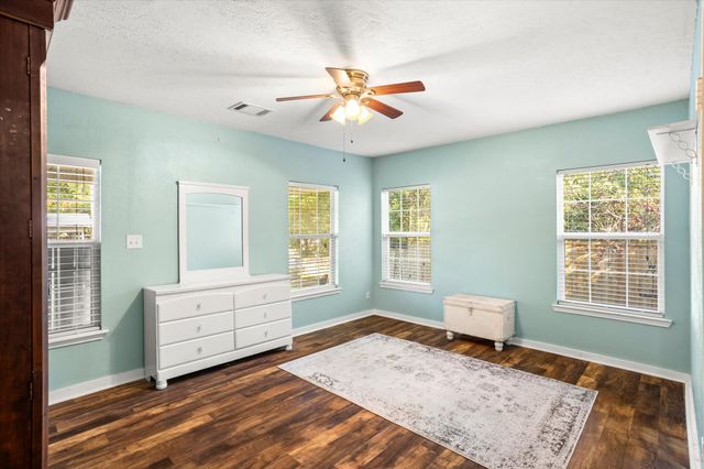 609 N Sherman Street, Ennis, TX 75119