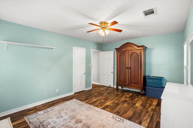 609 N Sherman Street, Ennis, TX 75119