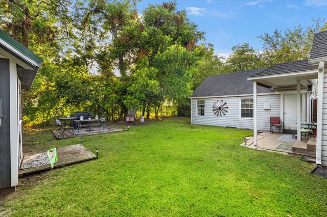 609 N Sherman Street, Ennis, TX 75119