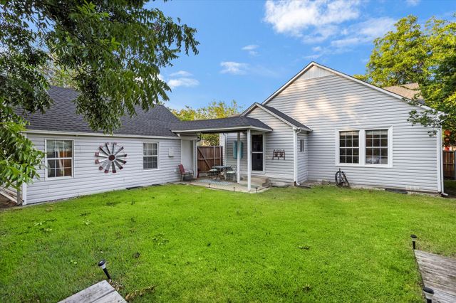 609 N Sherman Street, Ennis, TX 75119