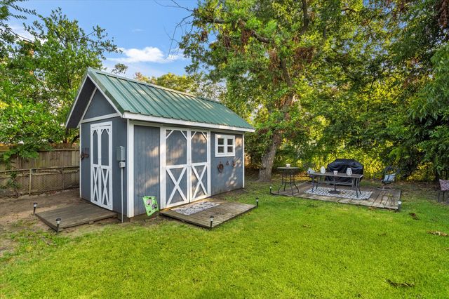 609 N Sherman Street, Ennis, TX 75119