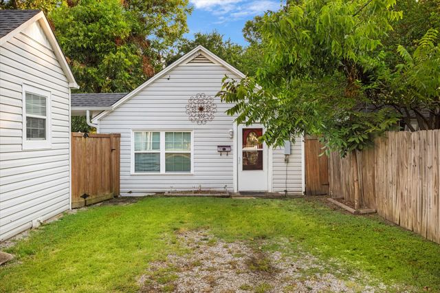 609 N Sherman Street, Ennis, TX 75119