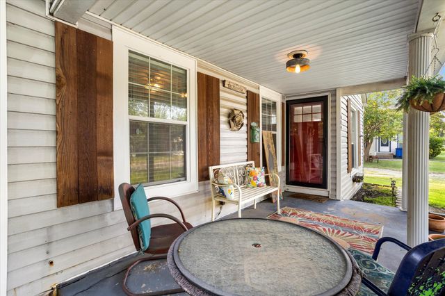 609 N Sherman Street, Ennis, TX 75119