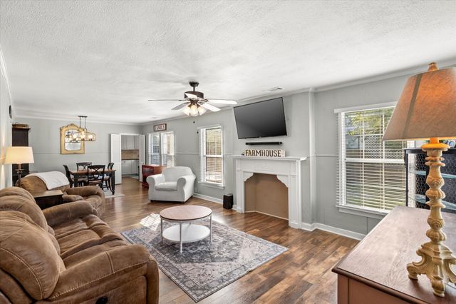 609 N Sherman Street, Ennis, TX 75119