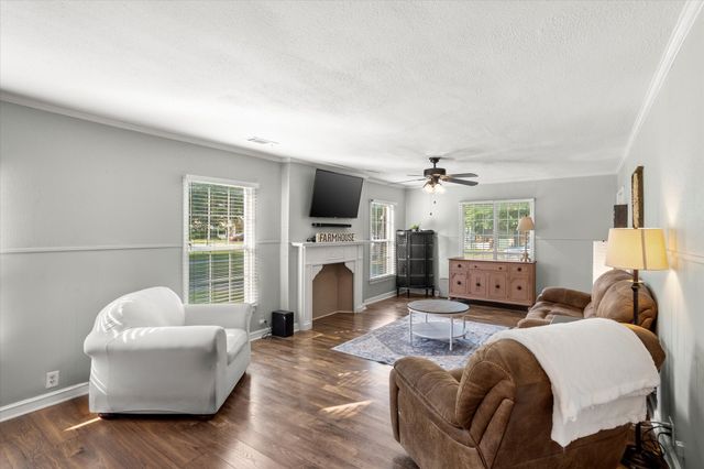 609 N Sherman Street, Ennis, TX 75119