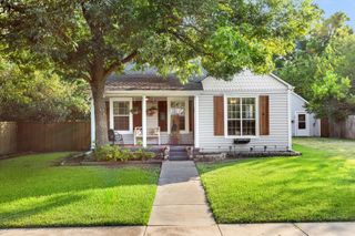 609 N Sherman Street, Ennis, TX 75119