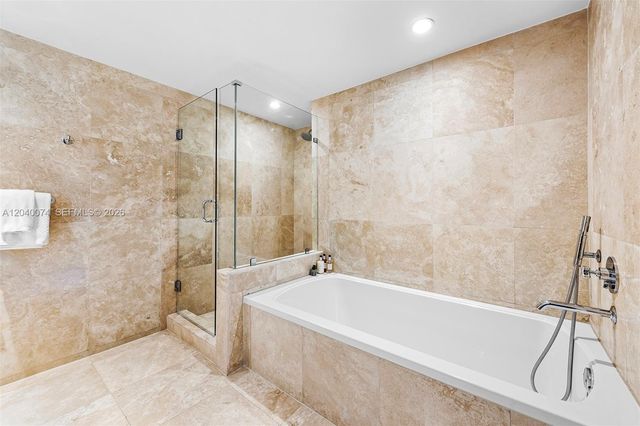 102 24 1222 1222, Miami Beach, FL 33139