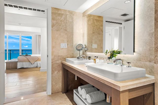 102 24 1222 1222, Miami Beach, FL 33139