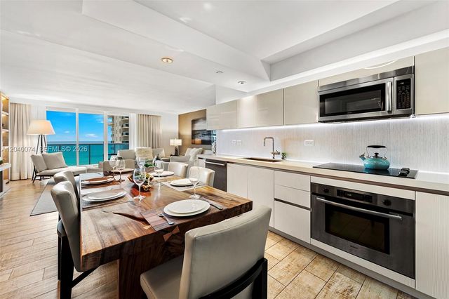 102 24 1222 1222, Miami Beach, FL 33139