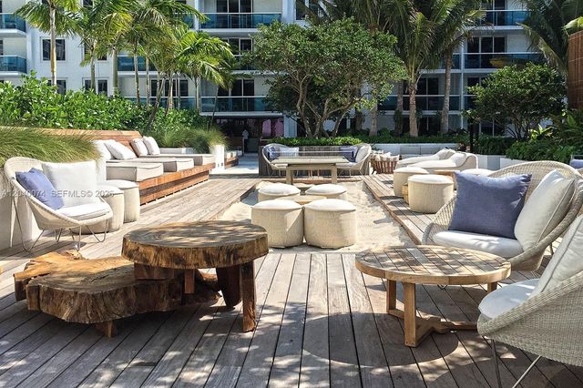 102 24 1222 1222, Miami Beach, FL 33139