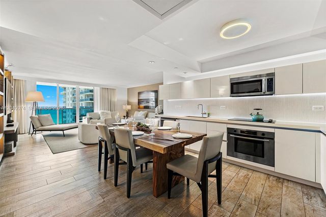 102 24 1222 1222, Miami Beach, FL 33139