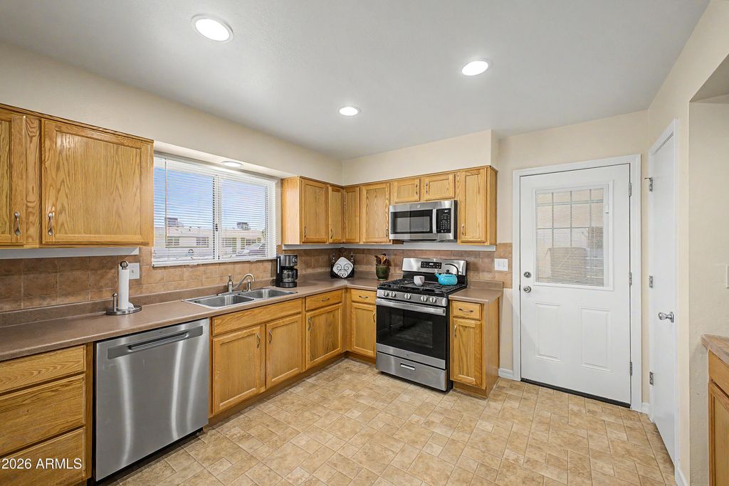 10606 W CLAIR Drive, Sun City, AZ 85351 — photo 5