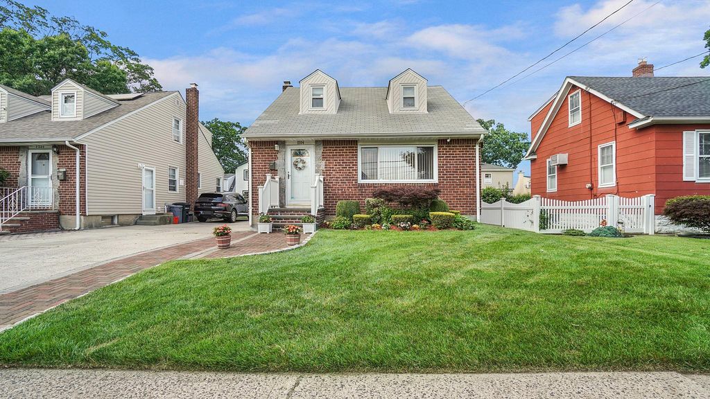 2334 Belmont Avenue, Elmont, NY 11003