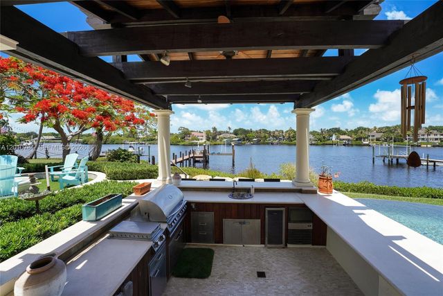 10433 SE Banyan Way, Jupiter, FL 33469