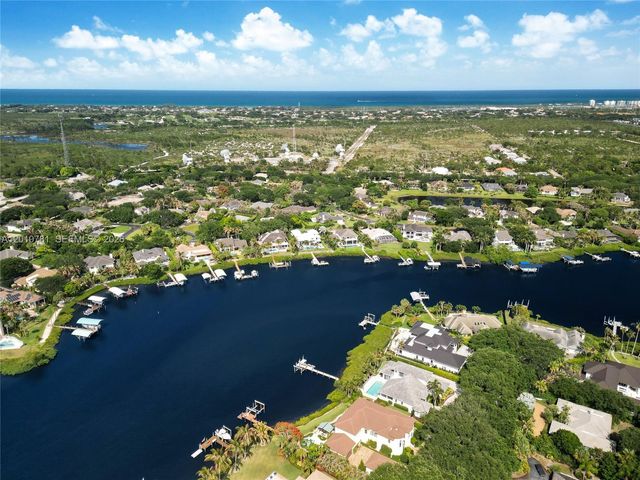 10433 SE Banyan Way, Jupiter, FL 33469