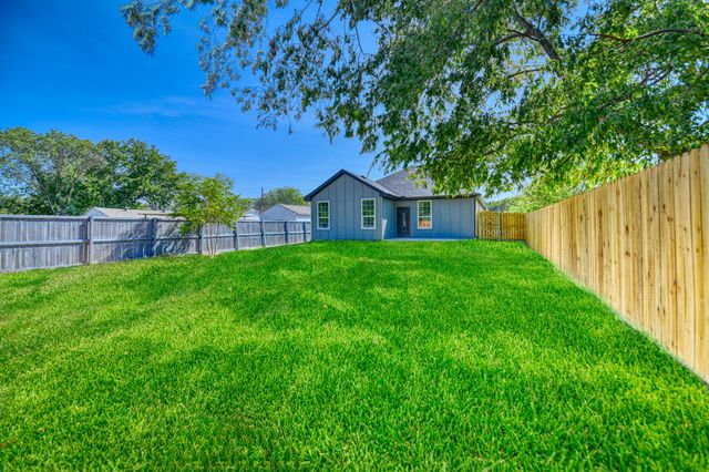 1904 S Sam Houston Road, Mesquite, TX 75149