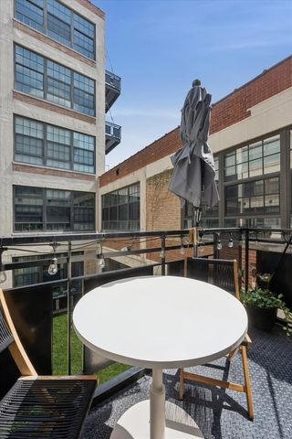 3963 W Belmont Avenue 316, Chicago, IL 60618