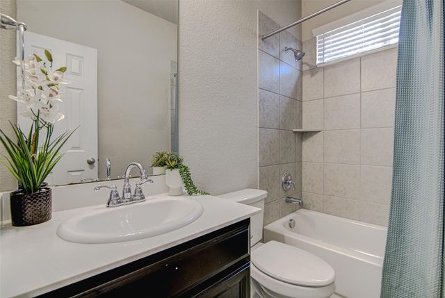 2012 La Gabriella LN, Leander, TX 78641