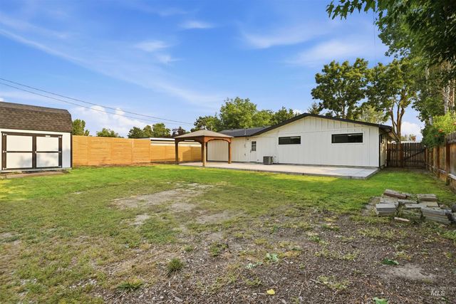 1817 Willow St, Caldwell, ID 83605